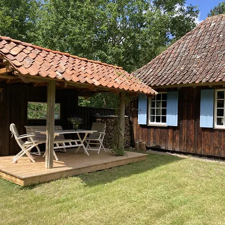 Dom wakacyjny Charming Family House In Scenic *
